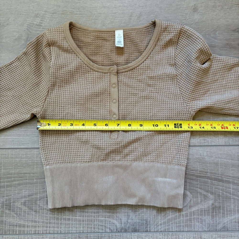 Aerie Oatmeal Long Sleeve Cropped Waffle Top - Picture 6 of 8